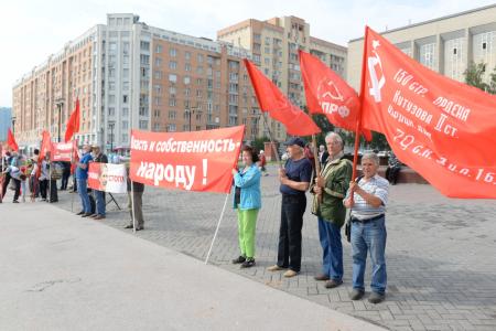 Новосибирцы потребовали повышения пенсий на митинге КПРФ