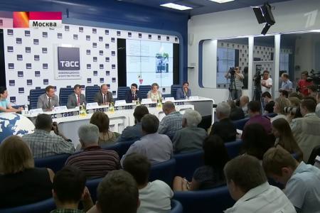 «Первый канал». Лидер КПРФ представил в Москве свою новую книгу «На пасеке у Зюганова»