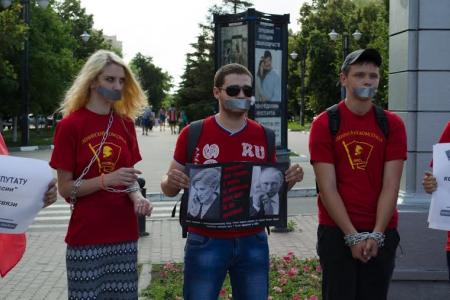 Белгородские комсомольцы выступили с пикетом против «пакета Яровой»