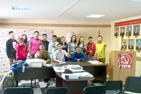 Коммунисты и комсомольцы Якутии провели субботник в селе Хатассы