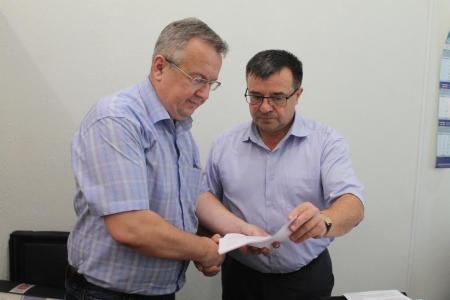 Псковская область. Кандидат в депутаты Государственной Думы от КПРФ Александр Рогов   первым  подал документы на регистрацию