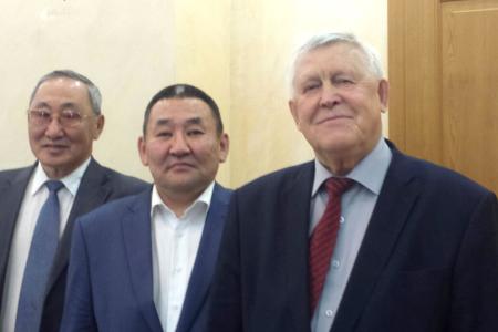 Якутия. ЦИК зарегистрировал кандидатом в депутаты коммуниста Петра Аммосова