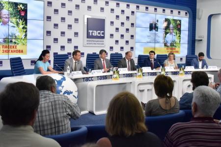 «На пасеке у Зюганова»
