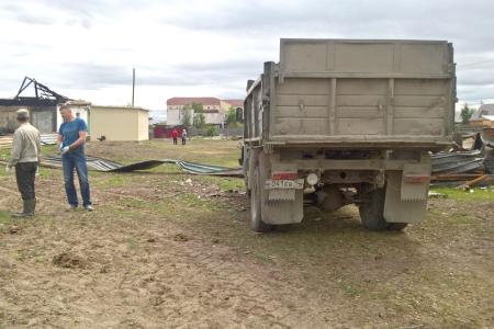 Коммунисты и комсомольцы Якутии провели субботник в селе Хатассы