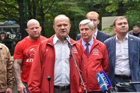 Г.А Зюганов принял участие в открытии в Москве волейбольного турнира «Быстрее, выше, сильнее», посвященного Дню физкультурника