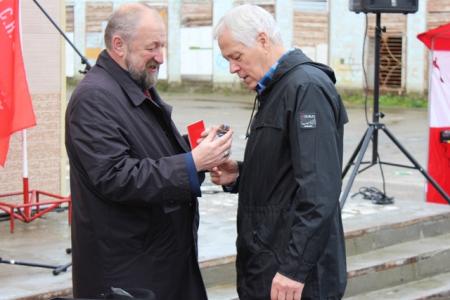 Магаданские коммунисты поздравили с Днем Воздушного Флота жителей поселка авиаторов