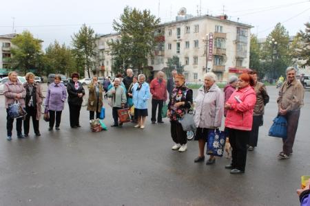 Магаданские коммунисты поздравили с Днем Воздушного Флота жителей поселка авиаторов