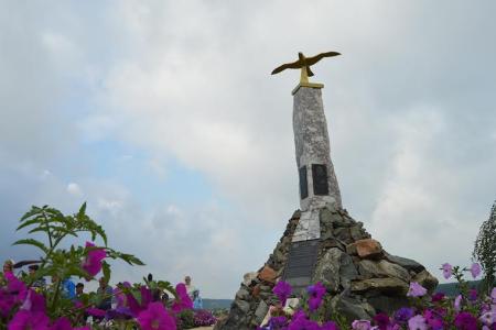 В Алтайском крае при поддержке КПРФ появился памятник защитникам морских рубежей России