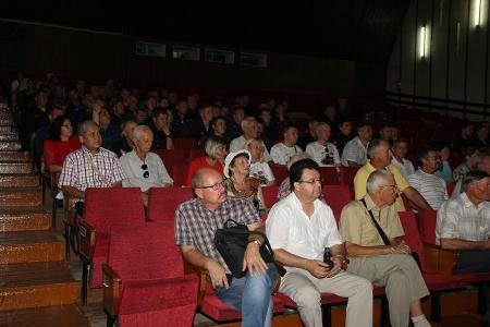 Адмирал Комоедов встречается с жителями Крыма
