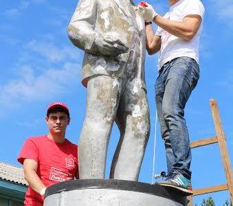 Новосибирские коммунисты отреставрировали памятник Ленину в селе Березиково