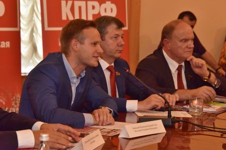 В Москве подписан меморандум о поддержке КПРФ на выборах