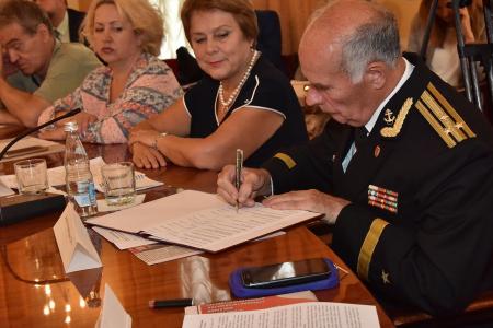 В Москве подписан меморандум о поддержке КПРФ на выборах