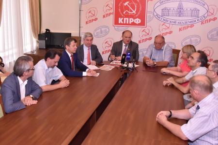 КПРФ подписала соглашение о сотрудничестве с Профсоюзом работников РАН