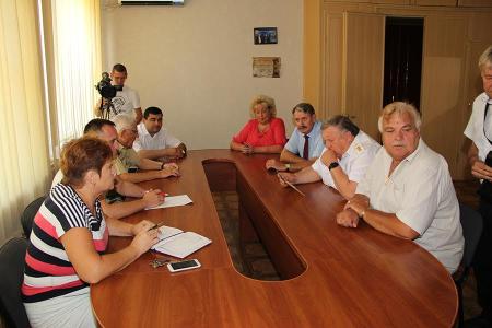 Адмирал Комоедов встречается с жителями Крыма