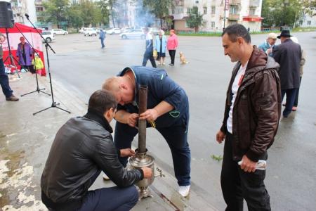 Магаданские коммунисты поздравили с Днем Воздушного Флота жителей поселка авиаторов