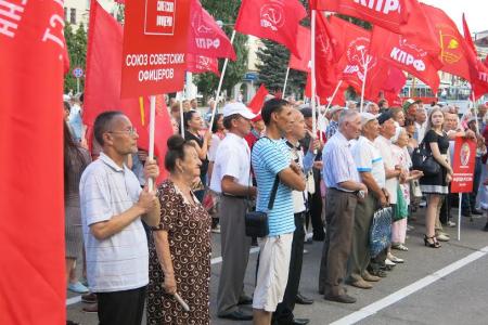 В столице Чувашии Чебоксарах депутаты-коммунисты провели публичную встречу с избирателями