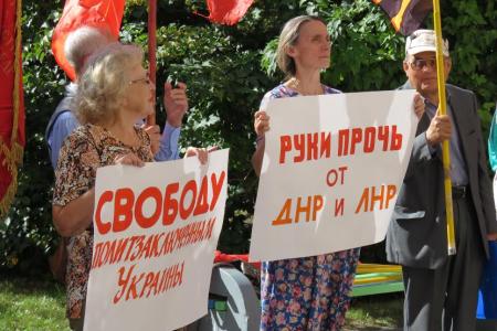 Нет — националистической Украине! Акция протеста КПРФ прошла возле украинского консульства в Новосибирске