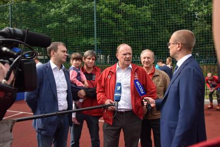 Г.А Зюганов принял участие в открытии в Москве волейбольного турнира «Быстрее, выше, сильнее», посвященного Дню физкультурника