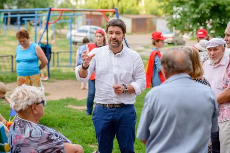 Республика Башкортостан. Жители Уфы активно поддерживают инициативы КПРФ на дворовых встречах с Александром Ющенко