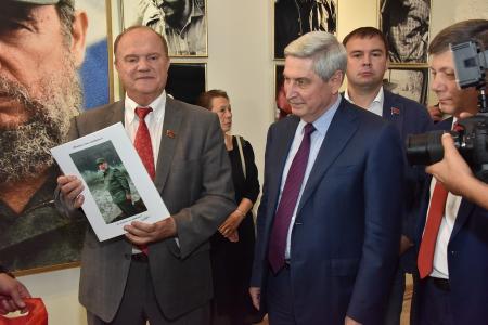 Г.А. Зюганов принял участие в открытии выставки, посвященной 90-летию Фиделя Кастро
