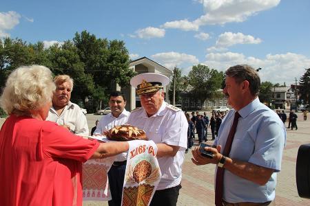 Адмирал Комоедов встречается с жителями Крыма
