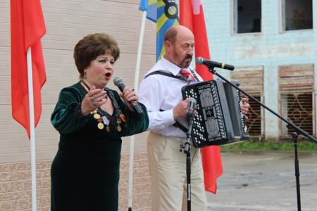 Магаданские коммунисты поздравили с Днем Воздушного Флота жителей поселка авиаторов