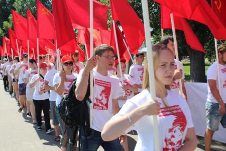 В Пензе прошёл молодёжный марш «Антикапитализм – 2016»