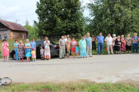 Нижегородская область. Денис Вороненков помог в установке памятника героям, павшим на полях сражений