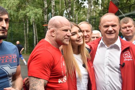 Г.А Зюганов принял участие в открытии в Москве волейбольного турнира «Быстрее, выше, сильнее», посвященного Дню физкультурника
