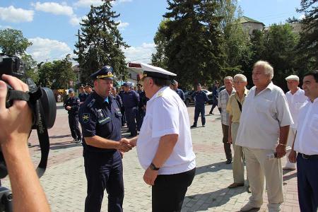 Адмирал Комоедов встречается с жителями Крыма