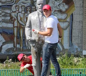 Новосибирские коммунисты отреставрировали памятник Ленину в селе Березиково