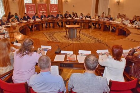 В Москве подписан меморандум о поддержке КПРФ на выборах