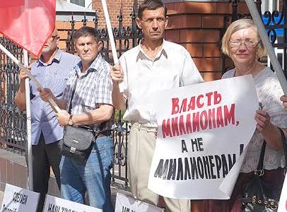 Иваново. По инициативе коммунистов 11 августа у стен областного правительства прошёл пикет в защиту ивановского троллейбуса