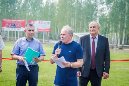 Свердловская область. Николай Езерский принял участие в церемонии открытия нового стадиона в поселке Магнитка