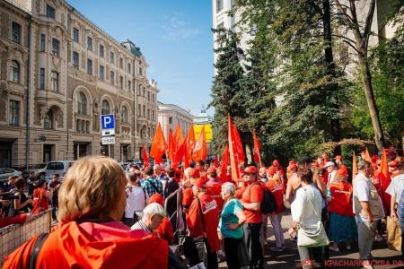 «Ставим ЦИКу кол!». Акция в поддержку Сергея Обухова прошла в Москве
