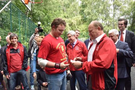 Г.А Зюганов принял участие в открытии в Москве волейбольного турнира «Быстрее, выше, сильнее», посвященного Дню физкультурника