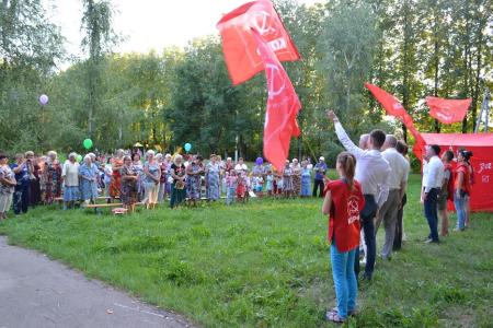 Пенза. День Победы в красных колоннах