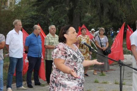 Верните деньги работягам! Митинг КПРФ в Волгограде
