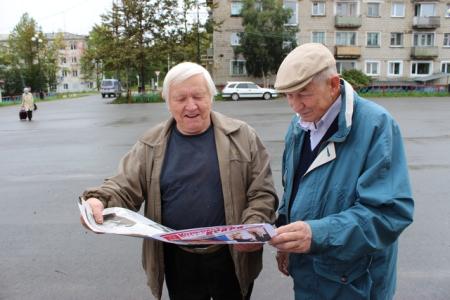 Магаданские коммунисты поздравили с Днем Воздушного Флота жителей поселка авиаторов