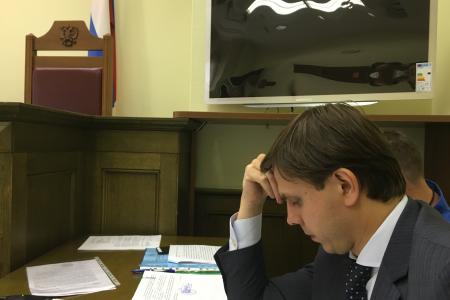 "Коммерсант" об аргументах КПРФ на процессе в Верховном суде по "делу Обухова"