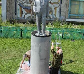 Новосибирские коммунисты отреставрировали памятник Ленину в селе Березиково