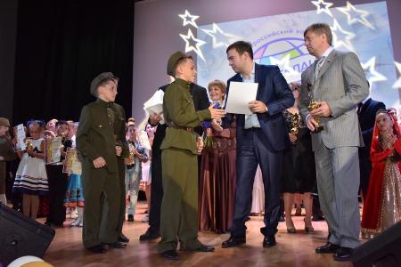 Г.А. Зюганов посетил гала-концерт Всероссийского конкурса детского и юношеского творчества "Земля талантов"