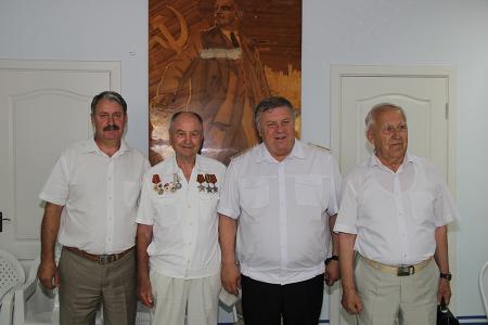 Республика Крым. Адмирал В. П. Комоедов стал своим и для жителей Северной Таврии