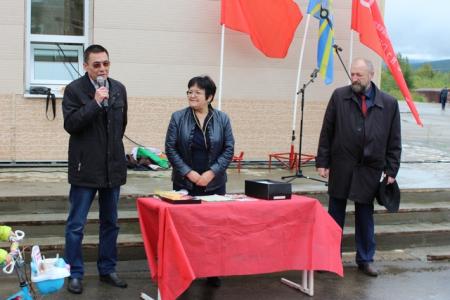 Магаданские коммунисты поздравили с Днем Воздушного Флота жителей поселка авиаторов