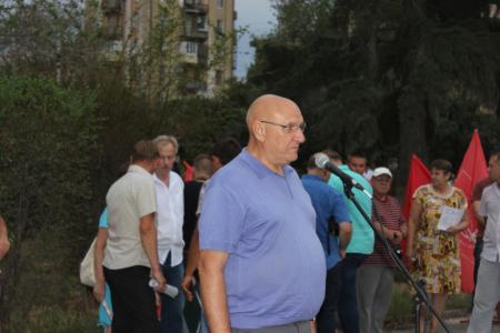 Верните деньги работягам! Митинг КПРФ в Волгограде