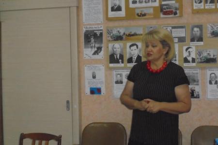 Алтайский край. На одной волне проходил разговор руководителя аппарата фракции КПРФ в Госдуме Нины Останиной на «круглом столе» с преподавателями Рубцовска
