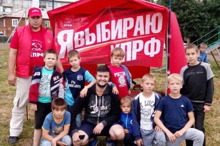 Красноярский край. В районном центре Берёзовка продолжается агитационная работа активистов КПРФ