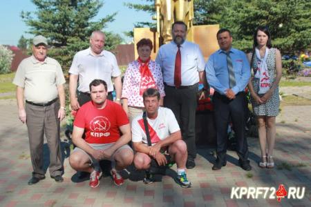 Депутаты Государственной Думы Павел Дорохин и Тюменской областной Думы Тамара Казанцева поздравили жителей поселка Винзили с днём села