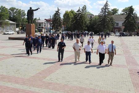 Адмирал Комоедов встречается с жителями Крыма