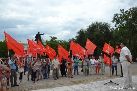 В Астрахани состоялся митинг в поддержку прав трудящихся